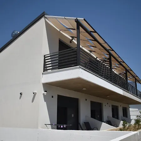 Malux Maisonettes